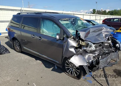 2018 Toyota Sienna Xle z USA, uszkodzony, nr VIN 5TDYZ3DC9JS949947